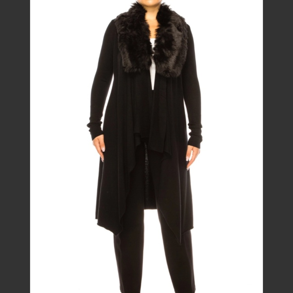 Sioni Black Sweater with Faux Fur Collar